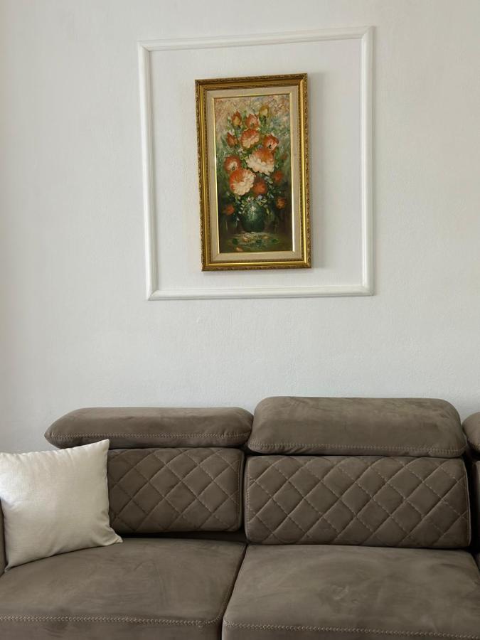 Victorias Apartment Tirane Exteriör bild